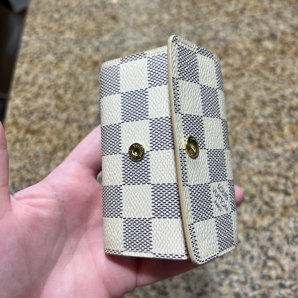 EUC Authentic Louis Vuitton 6 Key Holder in Damier Azur Like New - Picture 6 of 7